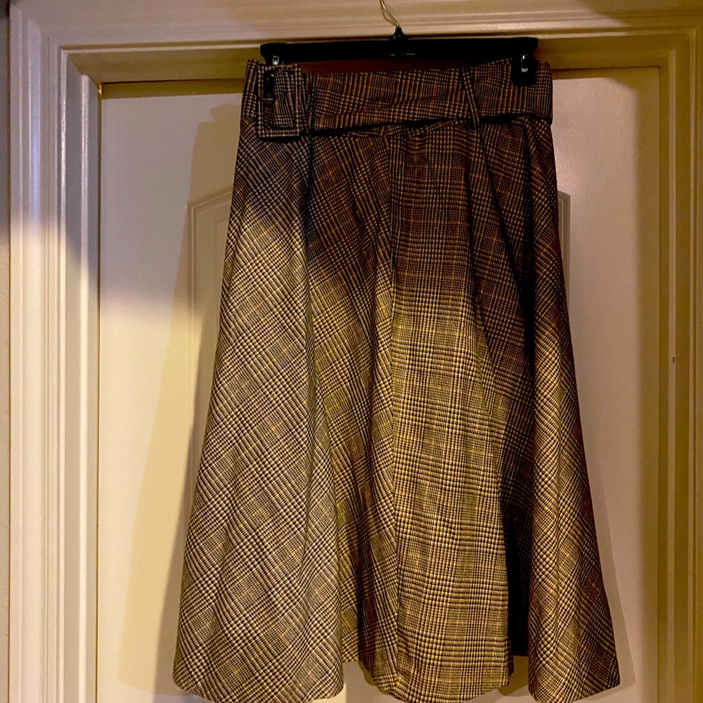 A line skirt with detail.